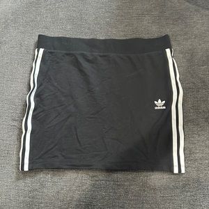 Adidas Black & White Mini Skirt // Size M